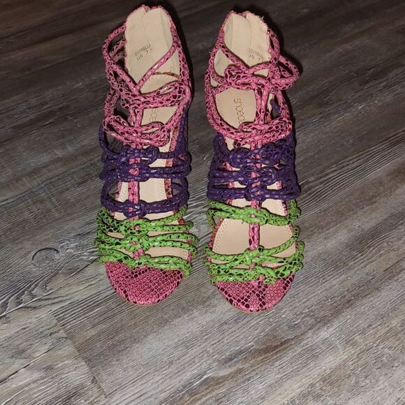 Shoe dazzle Estrella strappy  snakeskin chunky heel sandals Sz 7.5 - Picture 2 of 7